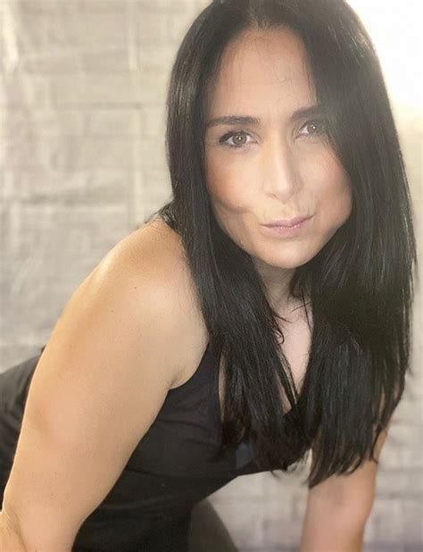 Rosa López corta por lo sano y presume de nuevo y acertado look