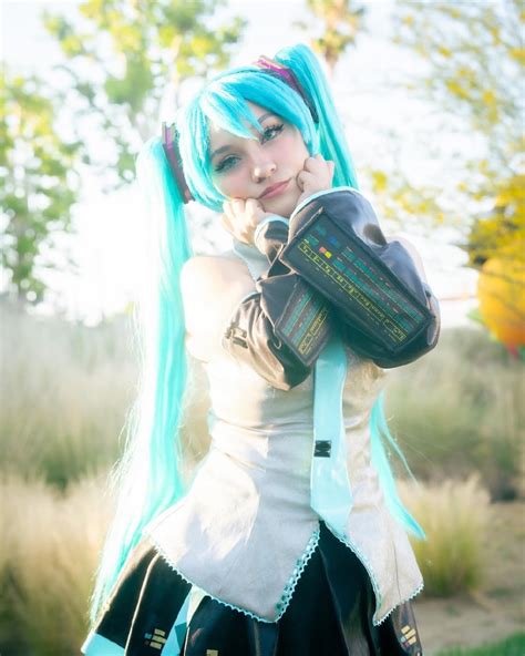 Latina thighs | Where’s my Leek??! 🥬 Pc: @saikotic.exe #miku #