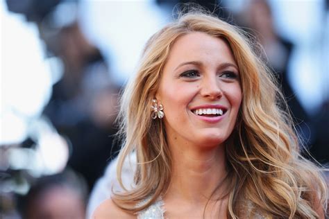 Blake Lively sube fotos de su embarazo a redes sociales para que los