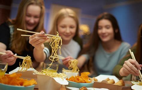 big dinner bad nutrition study explores eating   evening