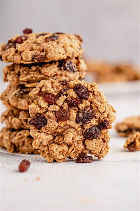 Healthy Oatmeal Cookies Recipe - The Clean Eating Couple