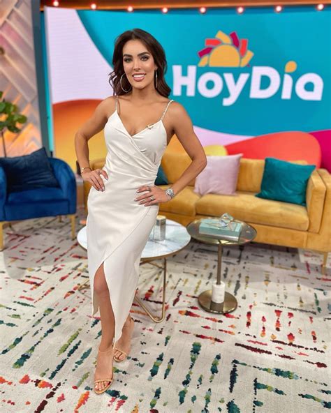 Sara Corrales : r/FamousLatinas