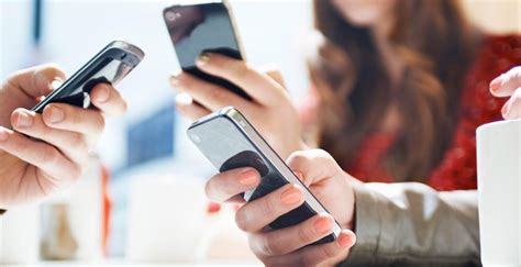 Люди, які захоплені смартфонами частіше страждають зайвою вагою