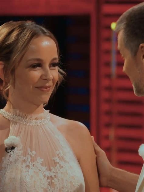 Damenrunde: Die Single-Ladies tauschen sich über ihre Dates aus