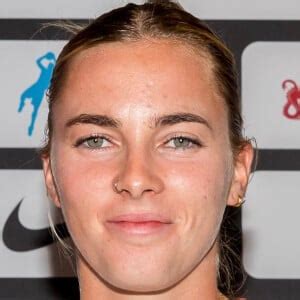 Laura Freigang - Age, Family, Bio | Famous Birthdays