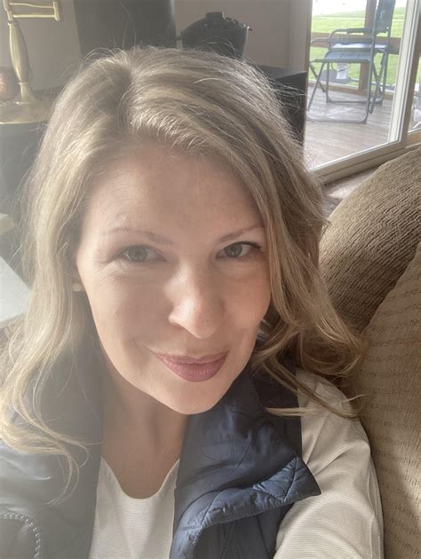 Sexy selfe showing my married and hot lips! DSL's Do you want to try