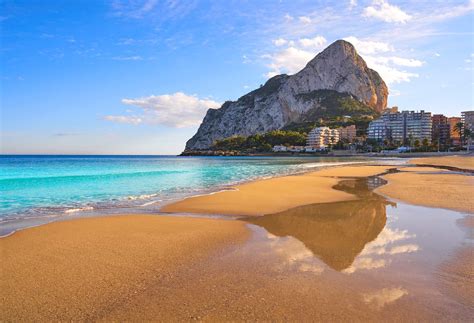 Uncover some of the most beautiful Alicante beaches | KAYAK