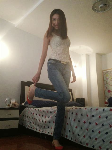 Wanita Seksi Selalu Bikin Penasaran: Model Cina Lee Ling Yue