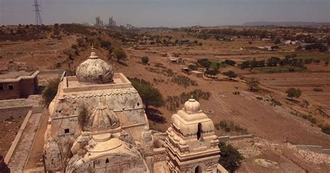 View to the Shri Katas Raj complex of several Hindu temples, Punjab