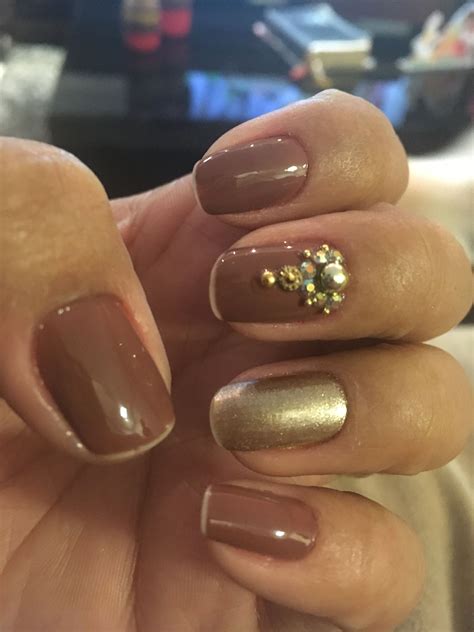 Unha Marrom Com Dourado - Unhas decorada com pedras.. cor marrom e dourado | Unhas decoradas ...