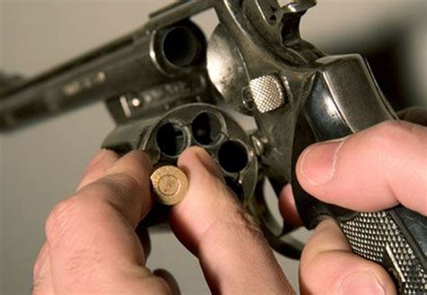 adolescente habria perdido la vida jugando  la ruleta rusa en aragua