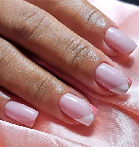 Unha Rosa Claro Com Branco