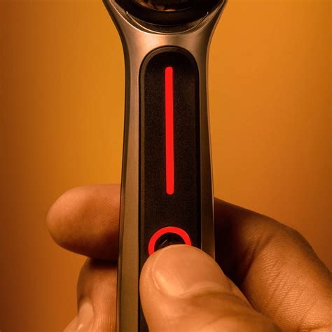 Gillette Labs Heated Razor for a Straight Razor like Shave