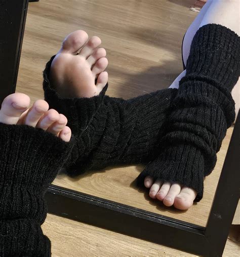 femboy feet : r/sexymensfeet
