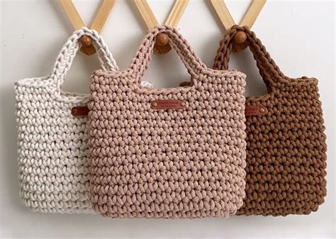 Beginner crochet bag pattern - Crafts on display