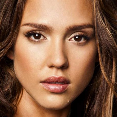 The Hottest Women Celebrities: Their Favorite Beauty Products Revealed. - 1x7uqyb