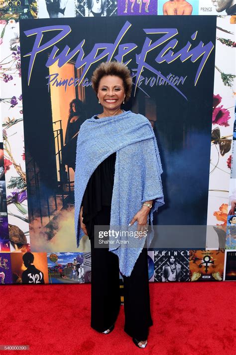 Leslie Uggams's feet