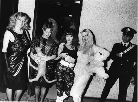 Moana Pozzi: la fotostoria | Sky TG24