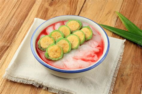 es pisang ijo ripe banana rolled  green thin crepes rice porridge