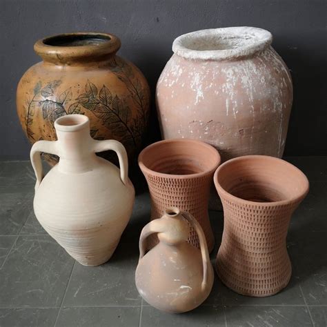 Eclectic Collection of Spanish garden pots and jugs (6) - - Catawiki