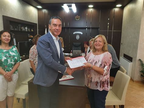 Увеличават парите за медицинските специалисти в общинското ...