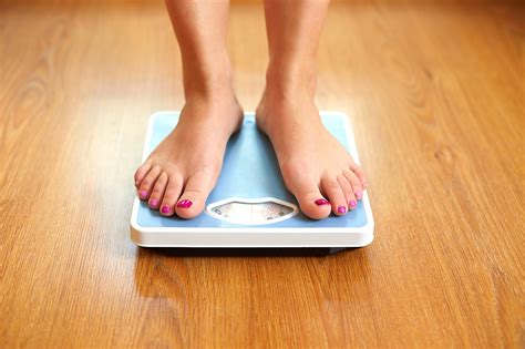 tips  staying positive  weighing  popsugar fitness