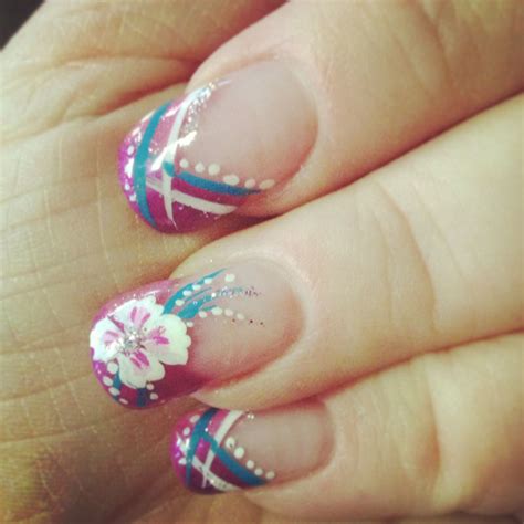 hibiscus flower on nail 7