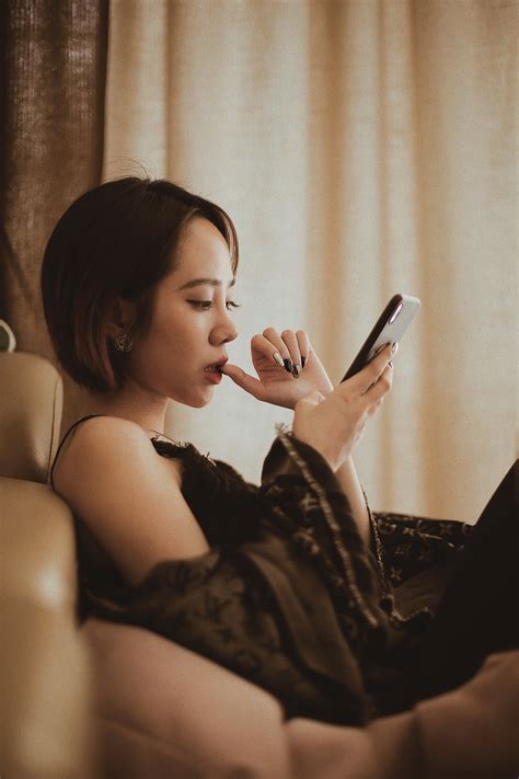 7 Asian Latina Influencers You NEED To Follow Right Now! (Before It's Too Late) Image 16