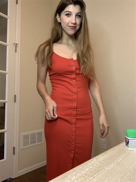 Frivvi in red 💃 : r/FrivolousFox