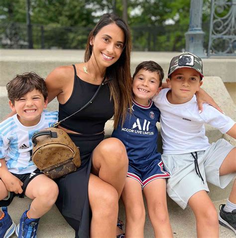 lionel messis wife   antonela roccuzzo
