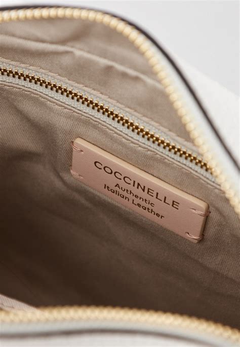Сумка Coccinelle LIYA, цвет: белый, RTLADD135201 — купить в интернет ...