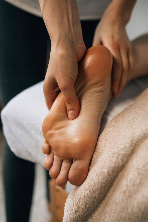 What are the treatments for piezogenic papules?