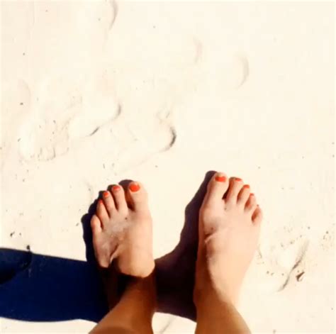 Andrea Garcia Conductora's feet