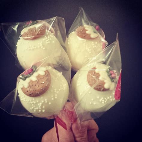 Christmas pudding cake pops - delish! cake pops