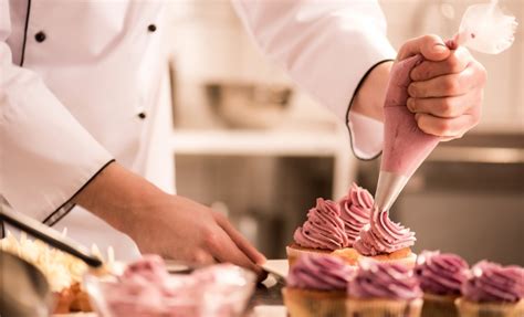 Salário De Um Confeiteiro Profissional - Quais são as funções do profissional confeiteiro? Como se tornar um ...