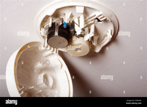 how to open smoke alarm without button