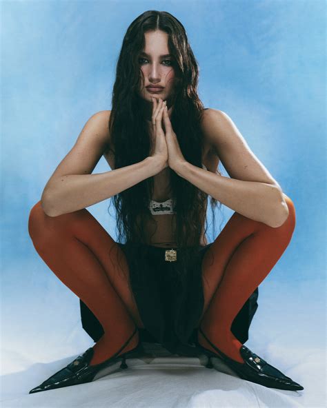 Angelina Frerk | 100% Connected