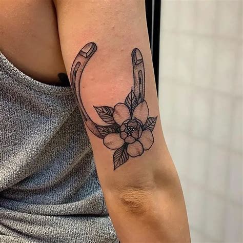 20 Distinguished Horseshoe Tattoo Ideas and Meanings