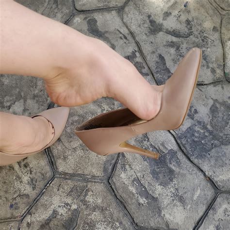 Classic nude pump : r/HighHeels