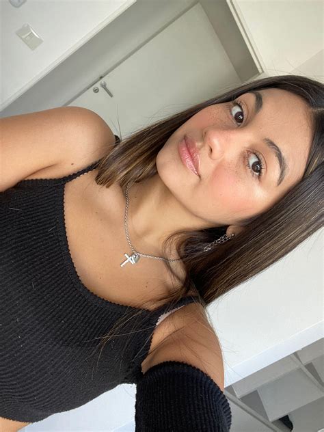 Do guys think girls with freckles are cute? : r/FreckledGirls