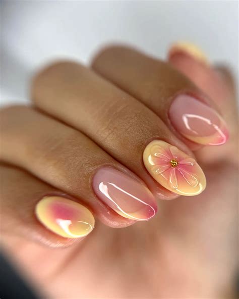 15+ Trendy Yellow Nails Ideas for a Glamorous Look