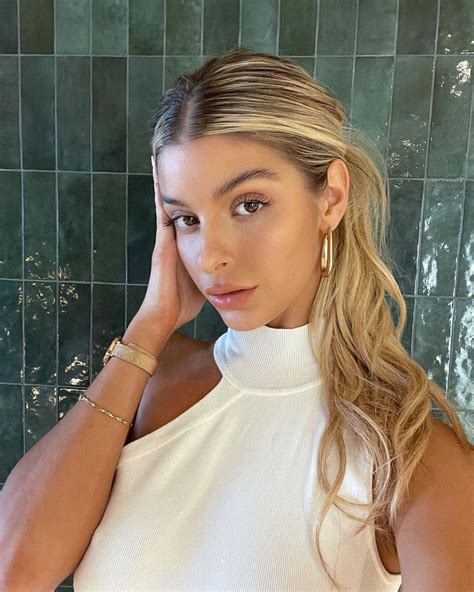 ASHLEY MARIE DICKERSON – Instagram Photos 12/14/2020 – HawtCelebs