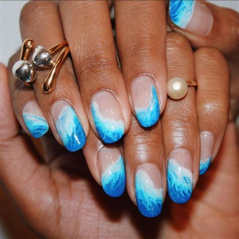 15 Tropical Manicures to Wear on Your Next Vacation
