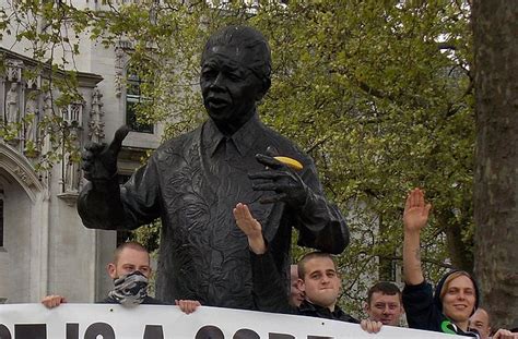 File:Mandela statue defaced.jpg - Wikimedia Commons
