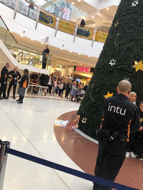 Hundreds queue at Braehead to see Scots TikTok star Kristen Scott after
