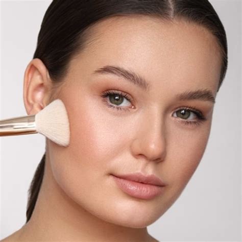 Четка за контуриране на лице Eveline Cosmetics - eMAG.bg
