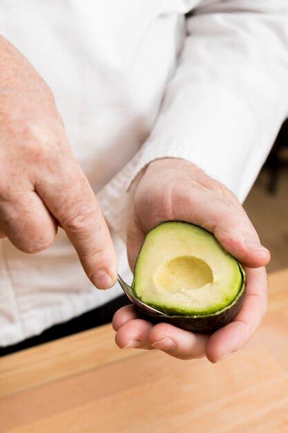 photo close  chef cooking avocado