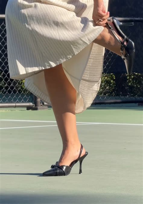 Marilyn Flores's feet