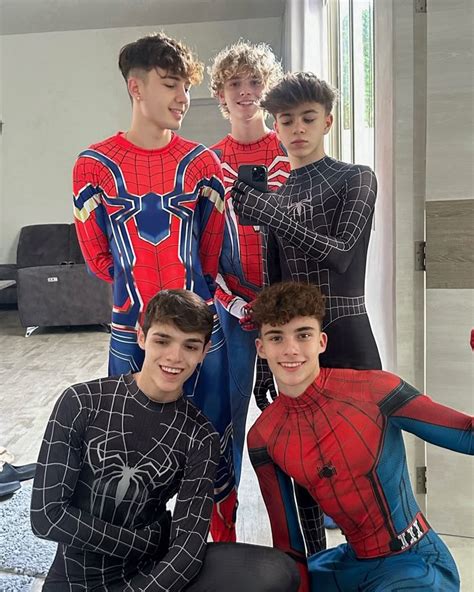 pin en spiderman suits
