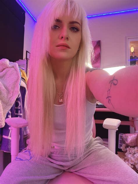 🍂🎧Shanny🎃🦇 on Twitter: "Which one? Streaming on twitch 🔴 https://t.co